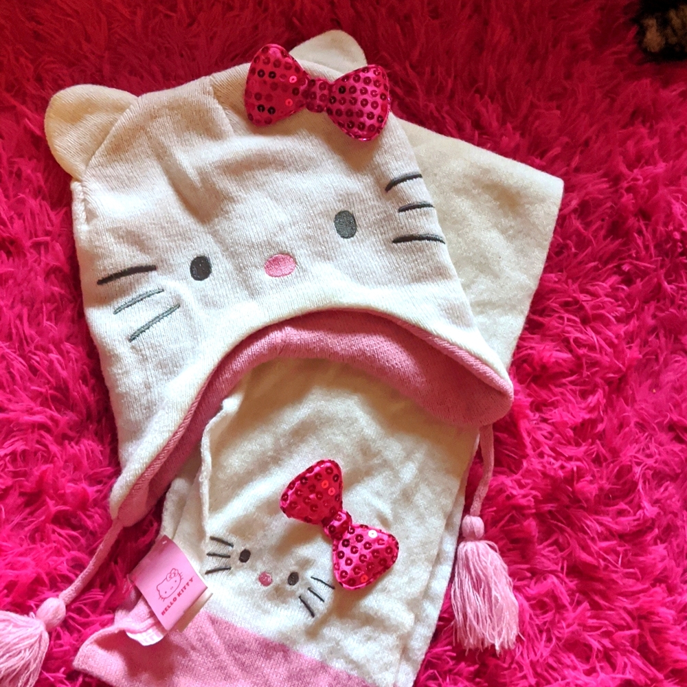 Hello Kitty Winter Hat & Scarf